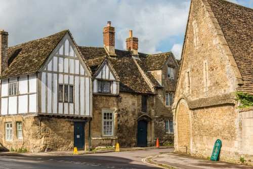 10 Picturesque British Villages That Are Too Good To Miss !