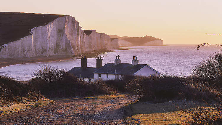 10 Picturesque British Villages That Are Too Good To Miss !