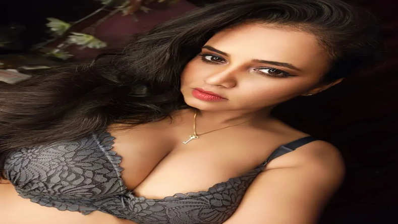 Ullu web series Top Actress Details And Hot Pictures, See Here