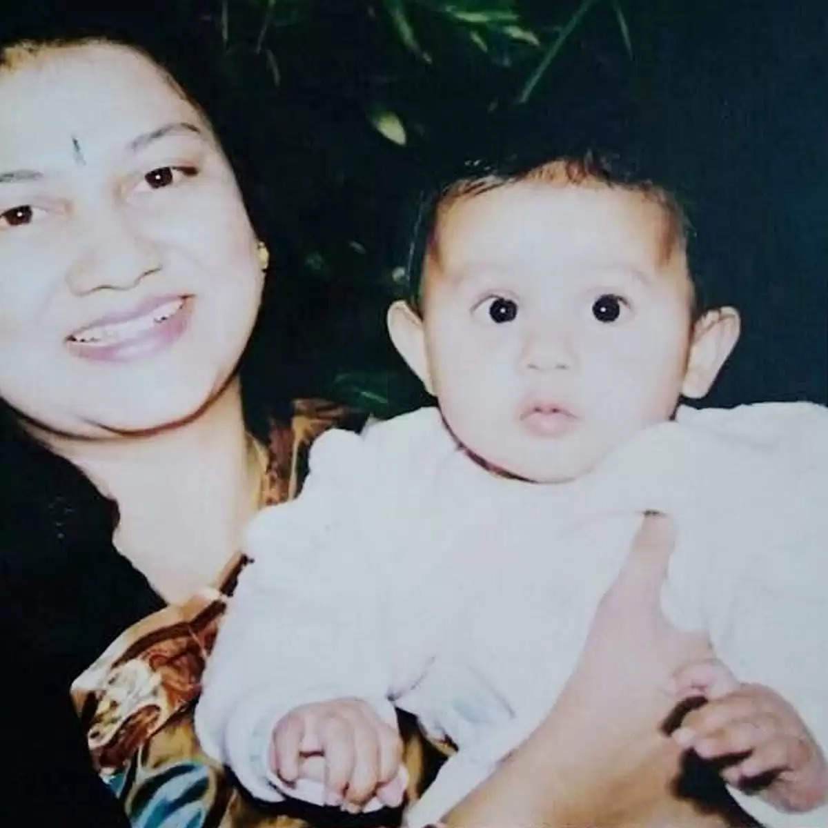 IAS TINA DABI WITH MOTHER